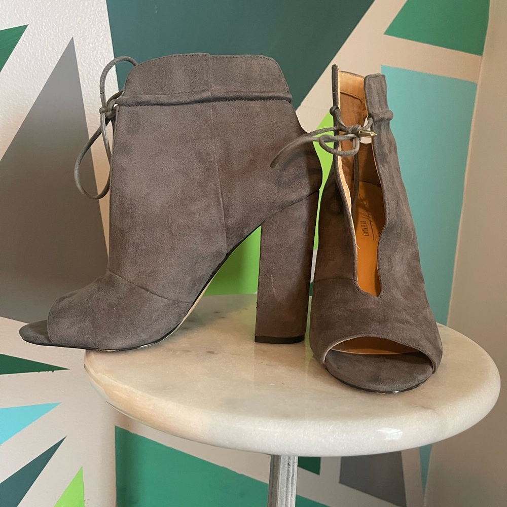 Betty Gray ankle boots.  Daya by Zendaya size 9